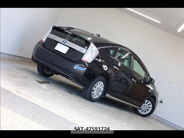 Toyota PRIUS PHV 2014-01 8686372-11