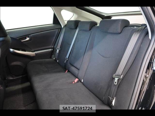 Toyota PRIUS PHV 2014-01 8686372-18