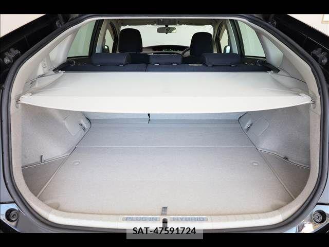 Toyota PRIUS PHV 2014-01 8686372-19