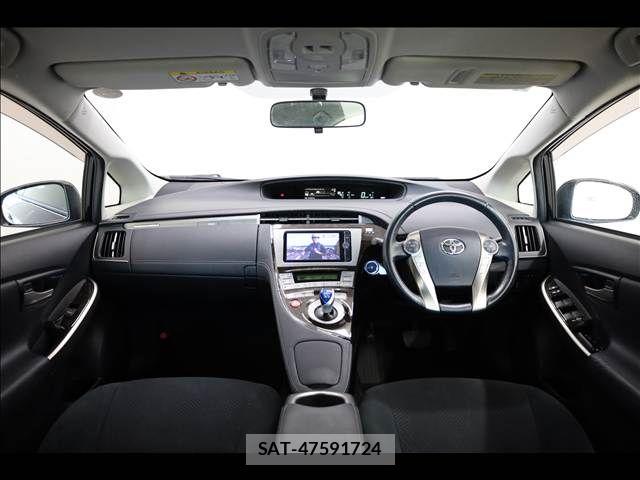 Toyota PRIUS PHV 2014-01 8686372-2