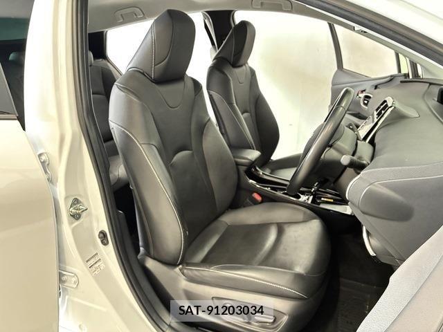 Toyota PRIUS PHV 2022-10 8745405-10