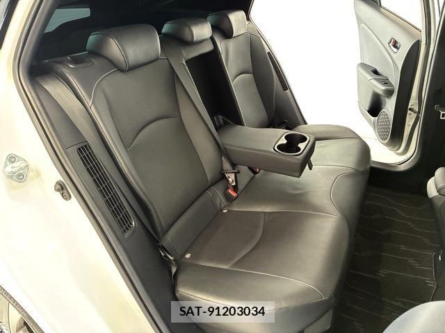 Toyota PRIUS PHV 2022-10 8745405-11