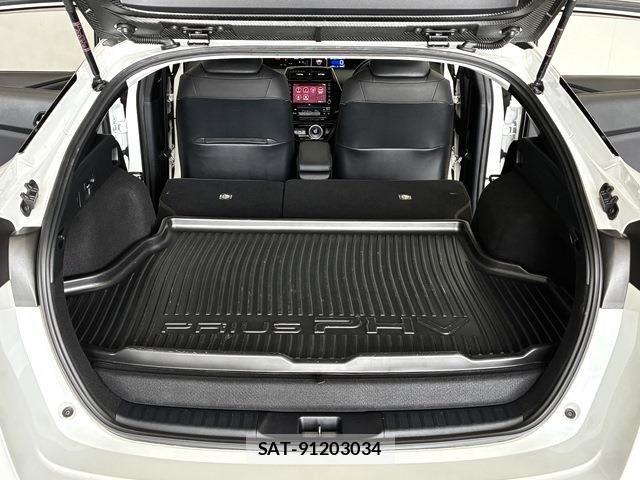 Toyota PRIUS PHV 2022-10 8745405-13