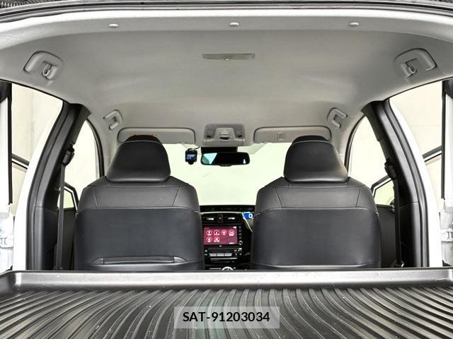 Toyota PRIUS PHV 2022-10 8745405-14