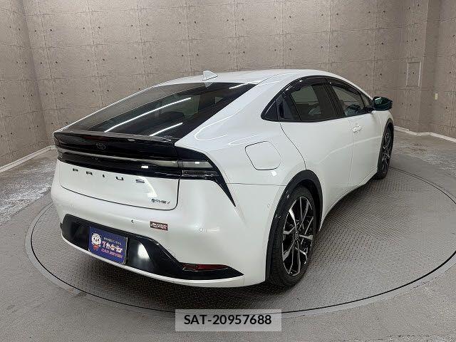 Toyota PRIUS PHV 2023-05 8745404-2