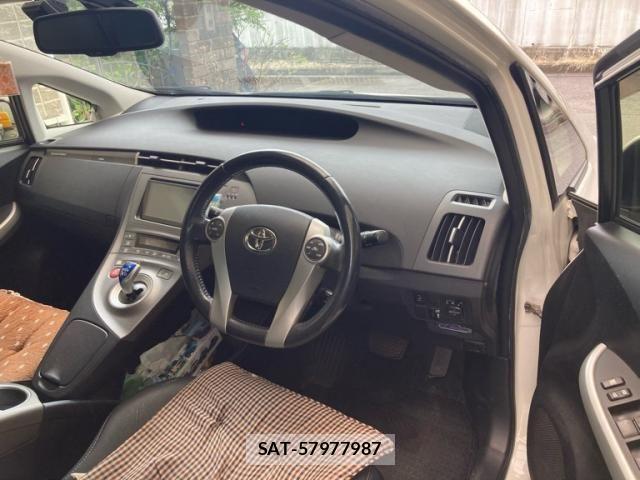 Toyota PRIUS PHV 2012-10 8745410-14