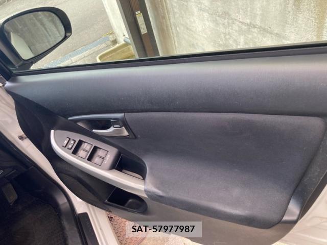 Toyota PRIUS PHV 2012-10 8745410-15