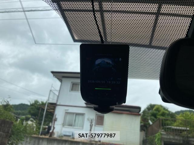Toyota PRIUS PHV 2012-10 8745410-19
