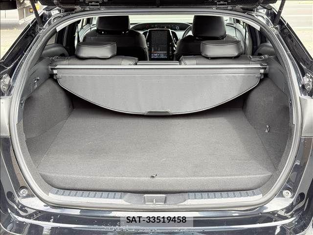 Toyota PRIUS PHV 2017-02 8781737-10