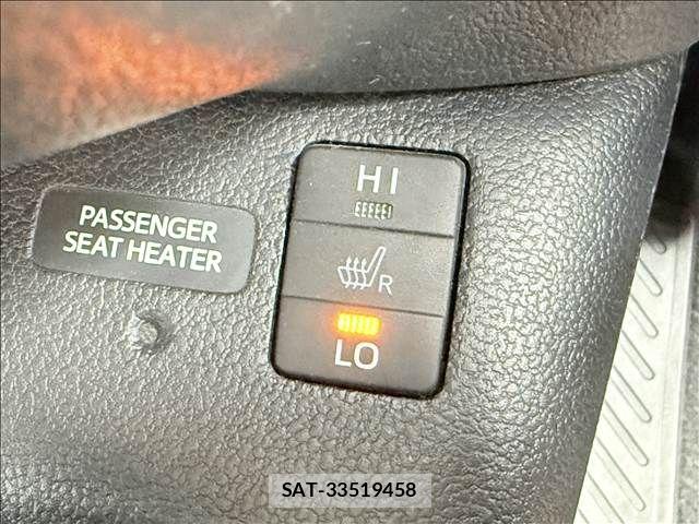 Toyota PRIUS PHV 2017-02 8781737-12