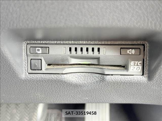 Toyota PRIUS PHV 2017-02 8781737-14