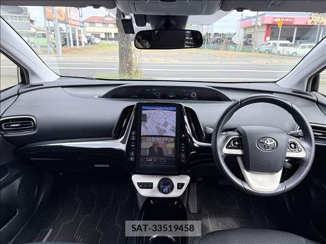 Toyota PRIUS PHV 2017-02 8781737-1