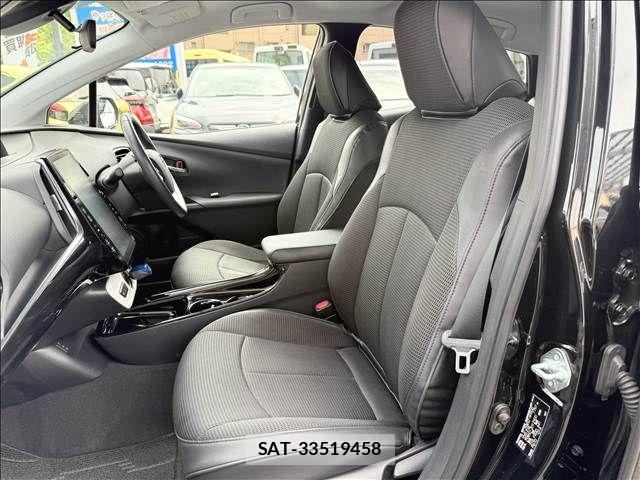 Toyota PRIUS PHV 2017-02 8781737-24