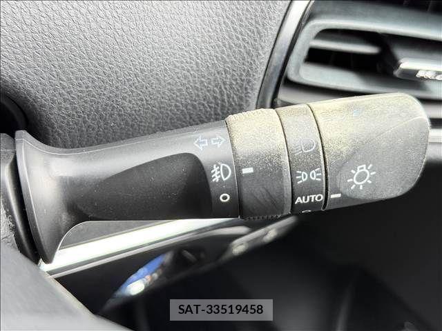Toyota PRIUS PHV 2017-02 8781737-28