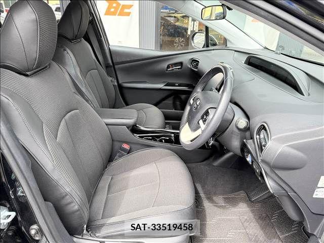 Toyota PRIUS PHV 2017-02 8781737-8