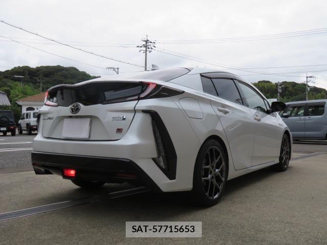 Toyota PRIUS PHV 2022-05 8797226-10