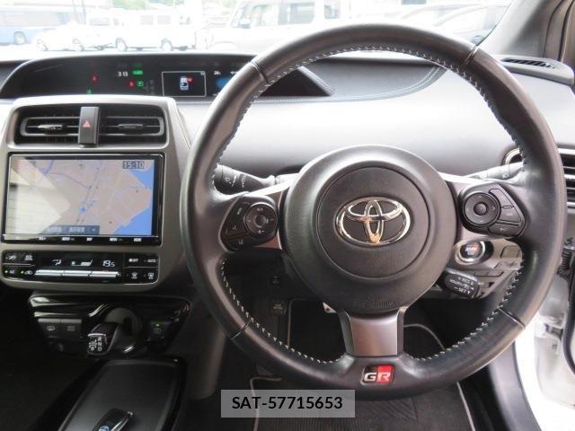 Toyota PRIUS PHV 2022-05 8797226-11