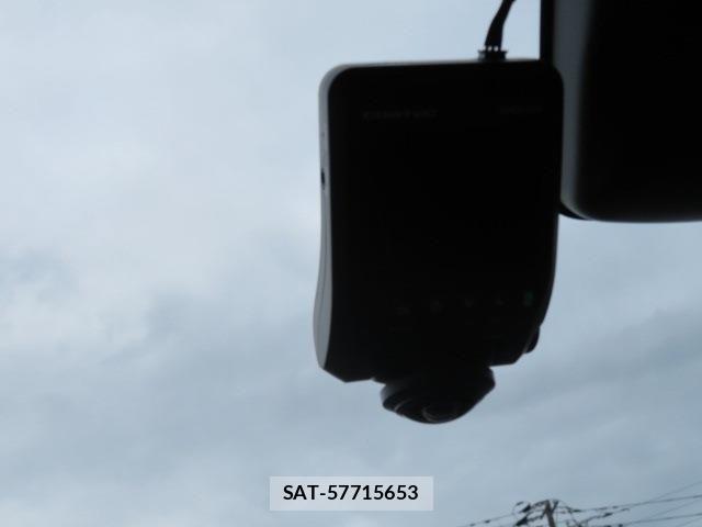 Toyota PRIUS PHV 2022-05 8797226-16
