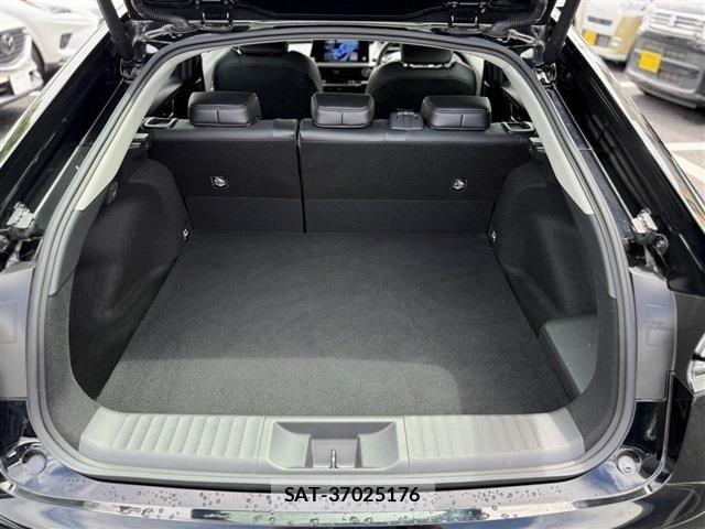 Toyota PRIUS PHV 2023-10 8797225-18