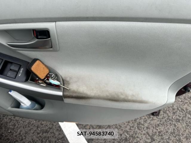 Toyota PRIUS PHV 2013-02 8797231-9