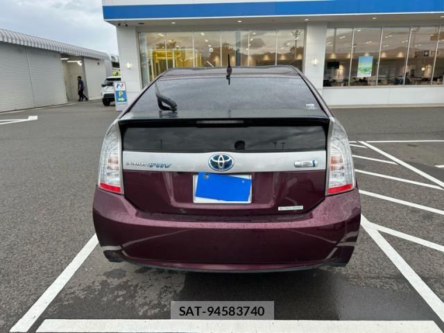 Toyota PRIUS PHV 2013-02 8797231-12