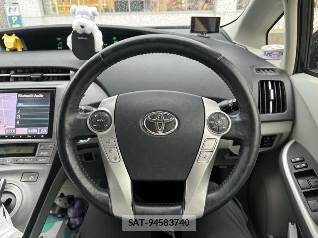Toyota PRIUS PHV 2013-02 8797231-16