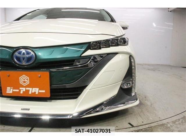 Toyota PRIUS PHV 2017-09 8797228-15
