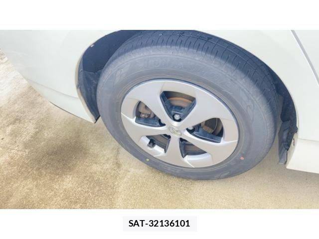 Toyota PRIUS PHV 2012-08 8831214-9