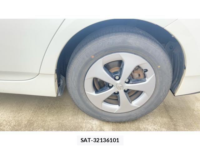 Toyota PRIUS PHV 2012-08 8831214-11