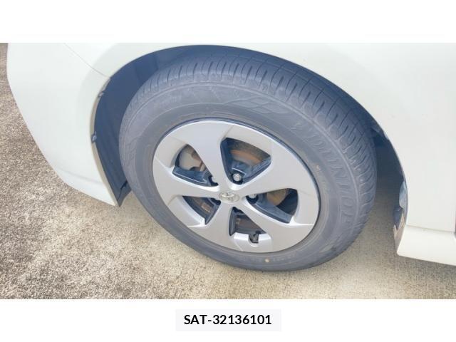 Toyota PRIUS PHV 2012-08 8831214-12