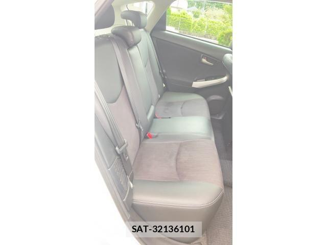 Toyota PRIUS PHV 2012-08 8831214-17