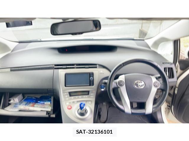 Toyota PRIUS PHV 2012-08 8831214-18