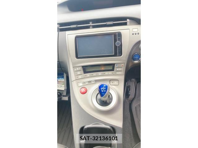 Toyota PRIUS PHV 2012-08 8831214-20