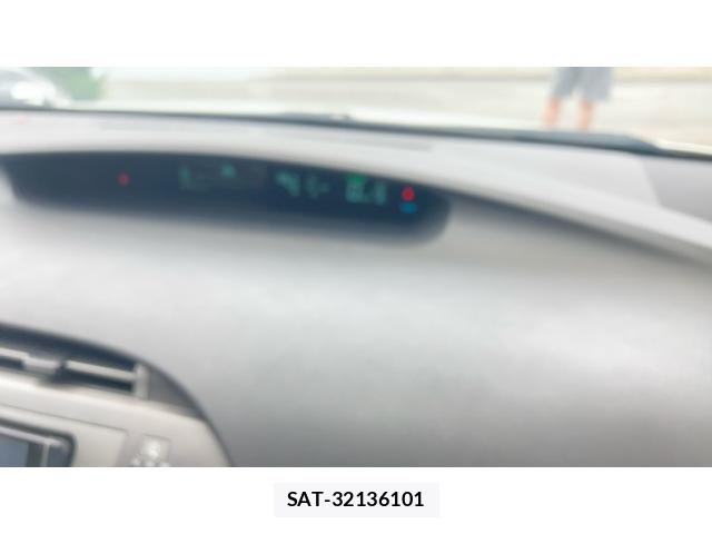 Toyota PRIUS PHV 2012-08 8831214-23