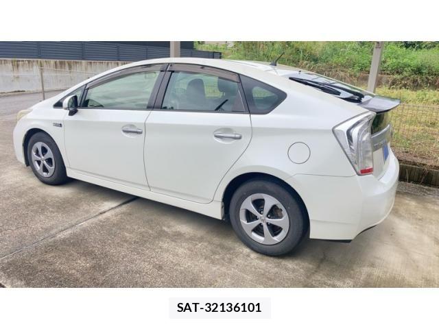 Toyota PRIUS PHV 2012-08 8831214-2
