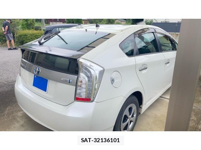Toyota PRIUS PHV 2012-08 8831214-3