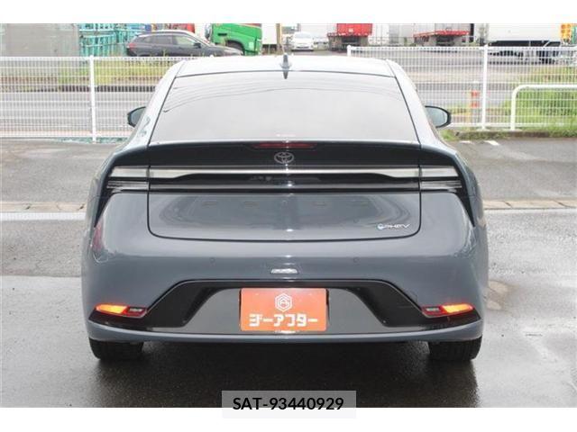 Toyota PRIUS PHV 2024-04 8831212-11