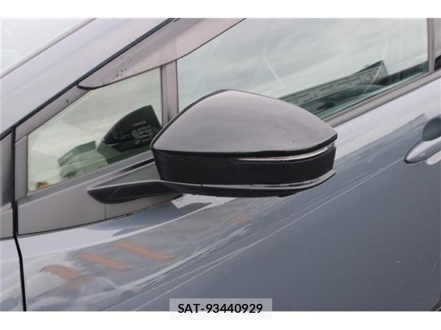 Toyota PRIUS PHV 2024-04 8831212-23