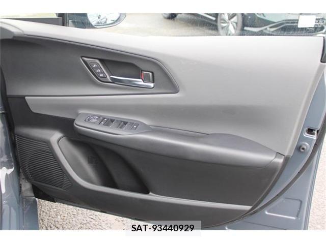 Toyota PRIUS PHV 2024-04 8831212-29