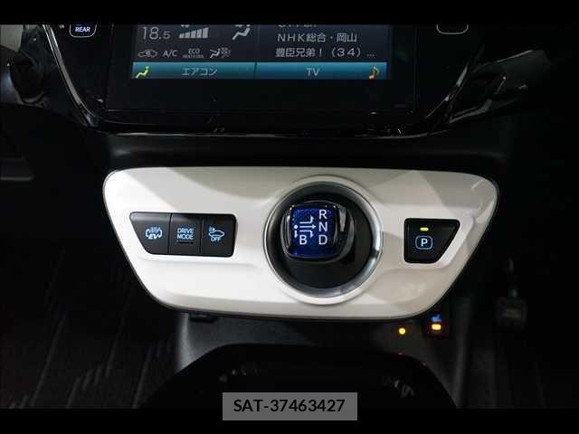 Toyota PRIUS PHV 2017-05 8831213-11