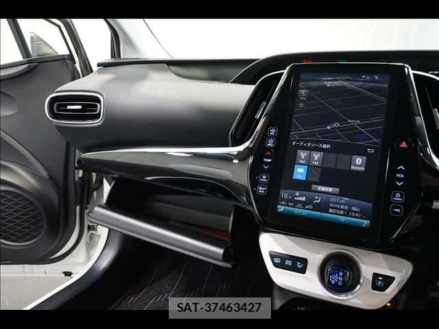 Toyota PRIUS PHV 2017-05 8831213-12