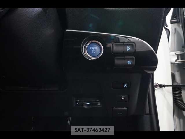 Toyota PRIUS PHV 2017-05 8831213-13