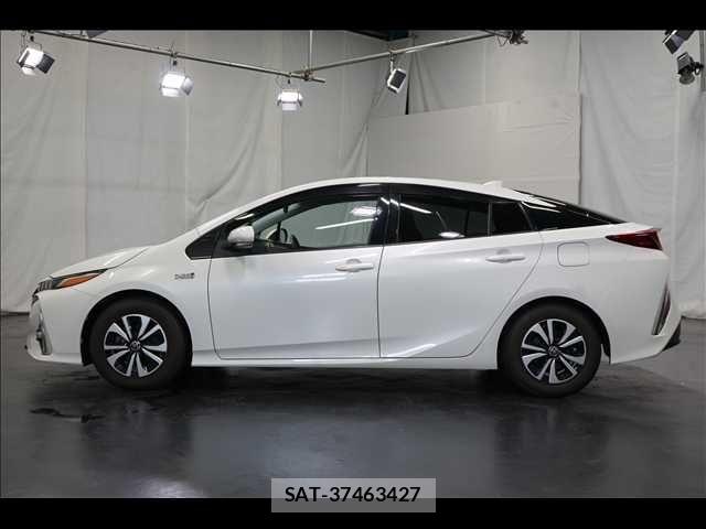 Toyota PRIUS PHV 2017-05 8831213-14