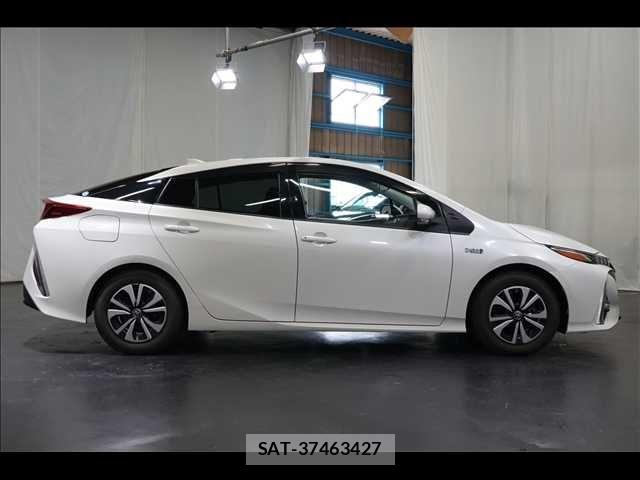 Toyota PRIUS PHV 2017-05 8831213-15