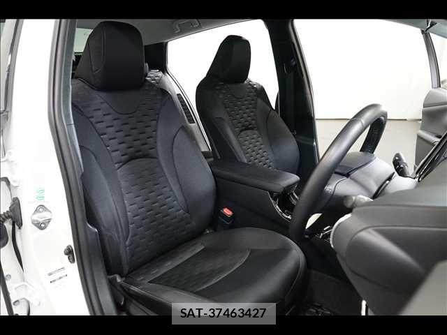 Toyota PRIUS PHV 2017-05 8831213-16