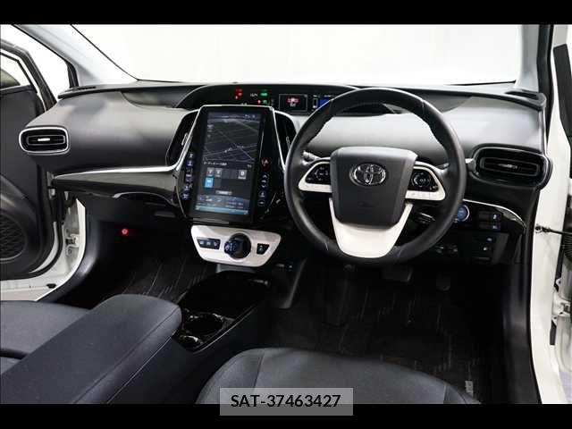 Toyota PRIUS PHV 2017-05 8831213-1