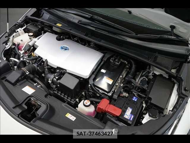 Toyota PRIUS PHV 2017-05 8831213-19