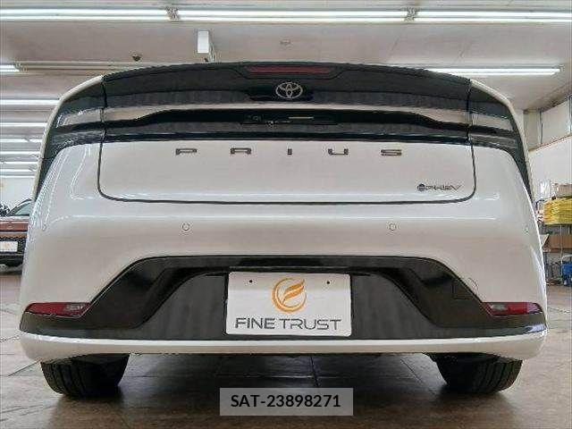 Toyota PRIUS PHV 2024-03 8831210-16