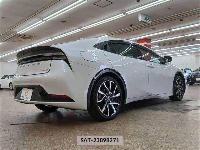 Toyota PRIUS PHV 2024-03 8831210-17