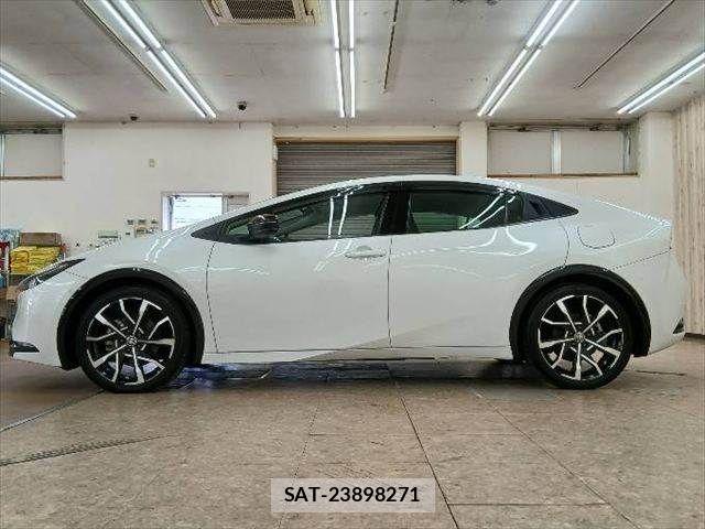 Toyota PRIUS PHV 2024-03 8831210-19